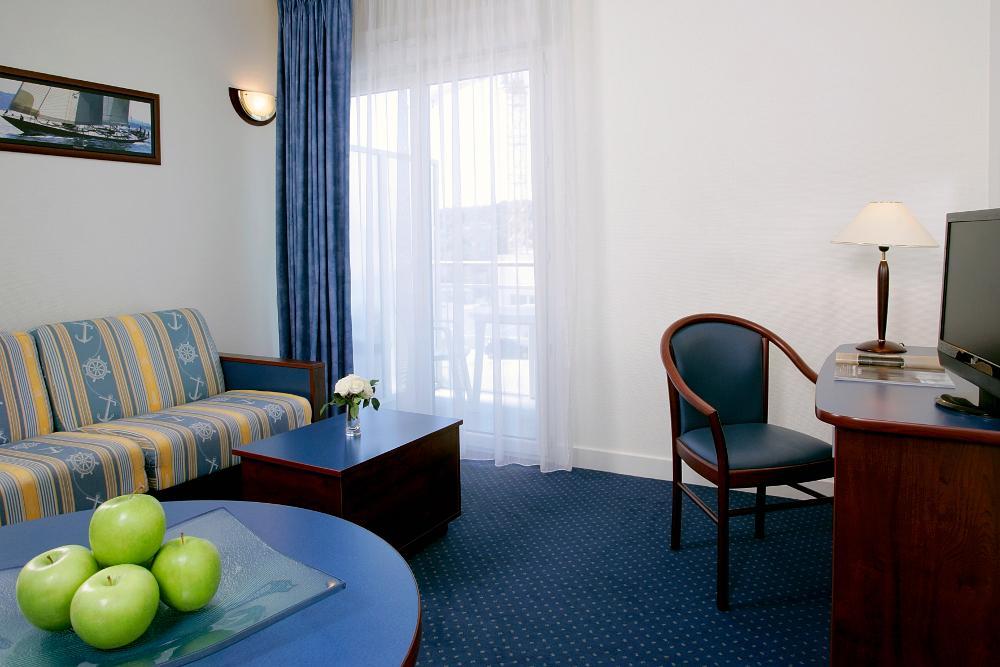 Terres De France - Appart'Hotel La Roche-Posay Ngoại thất bức ảnh