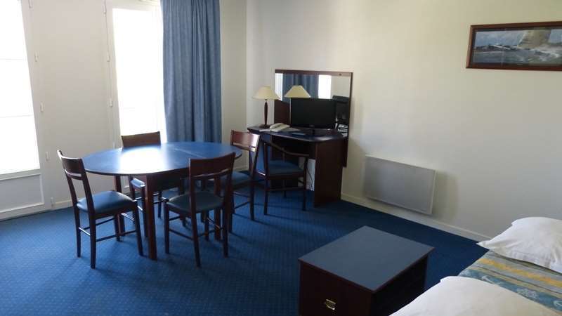 Terres De France - Appart'Hotel La Roche-Posay Phòng bức ảnh